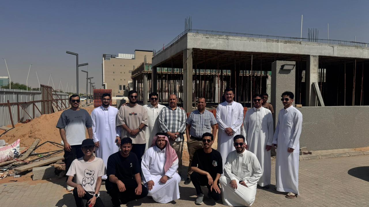 في إطار ربط الجانب النظري بالجانب العملي، نظم قسم الهندسة المدنية بكلية الهندسة بجامعة الأمير سطام بن عبدالعزيز بالخرج زيارة ميدانية إلى مشروع "رش – درايف ثرو" قيد الإنشاء بمدينة الخرج، وذلك للاطلاع على الأنظمة الإنشائية المستخدمة في المشروع. يُعد المشروع نموذجًا مميزًا لتطبيق تقنية (Hollow Block Slabs with Foam Blocks and Hollow blocks brick)، حيث تتكون جميع عناصره من البلاطات المفرغة باستخدام بلوكات الطوب المفرغ وبلوكات الفوم.  يعتمد المشروع على الخرسانة المصبوبة في الموقع، ويتميز هذا النوع من الأسقف بخفة