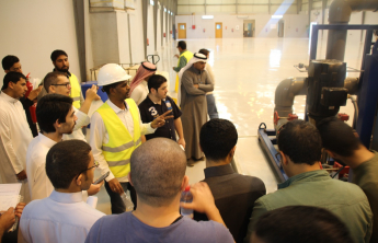 طلاب كلية الهندسة  يزورون  محطة معالجة المياه بالمدينة الصناعية بالخرج