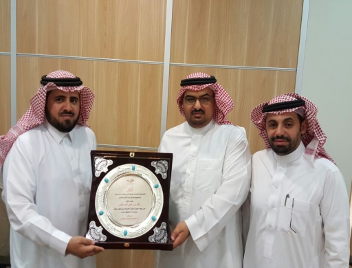 سعادة عميد كلية الهندسة يكرم بعض الزملاء