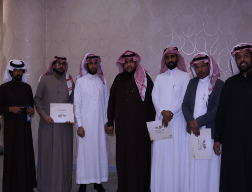 إدارة الكلية تكرم الموظفين المتميزين
