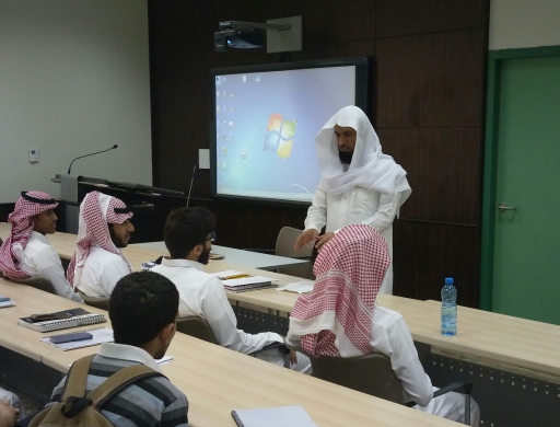 الكلية تقيم حلقة نقاش بعنوان سمات التفكير الصحيح