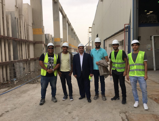 طلاب قسم الهندسة المدنية يزورون مصنع الفنار للخرسانة