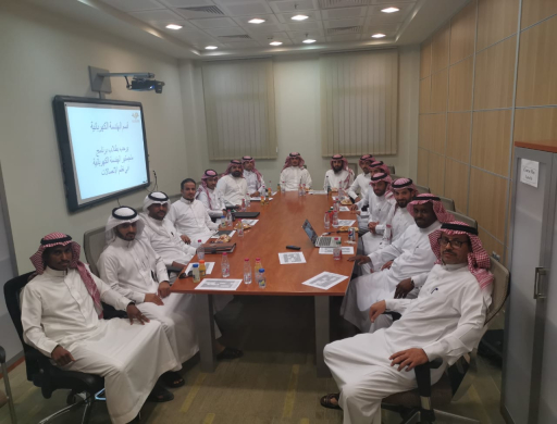 قسم الهندسة الكهربائية يعقد اجتماعاً مع طلاب الدراسات العليا